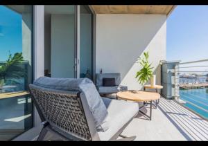 Stay Easy Waterfront Apartment