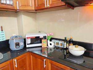 StayHub Private 2BR House in District 1 Great Location & Kitchen