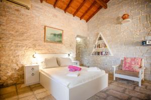 Korinas Cottage: Stone cottage close to the beach