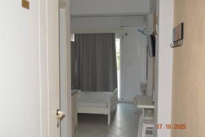 Small studio with balcony, pool and beach in 100m