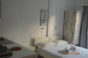 Small studio with balcony, pool and beach in 100m