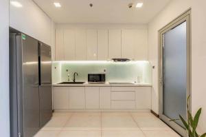 Modern 2BR Apartment - Spacious Living & Stunning View