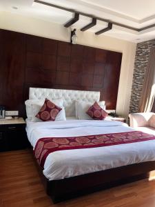 Celebrate Vacation Hotel Near Mall Road