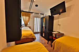 Ludo Rooms