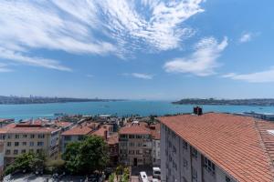 Luxury 2-Bedroom Bosphorus View Residence with Private Parking
