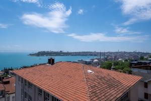 Luxury 2-Bedroom Bosphorus View Residence with Private Parking