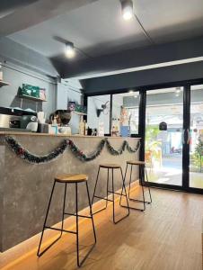 The Moment Hostel & Cafe