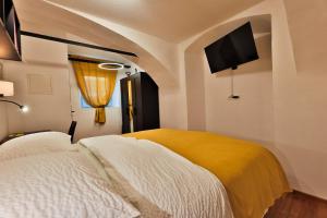 Ludo Rooms