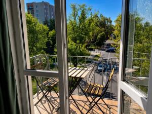 Żoliborz Green Avenue Sunny Apartment with Balcony