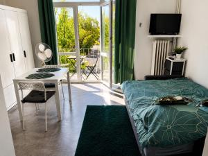 Żoliborz Green Avenue Sunny Apartment with Balcony