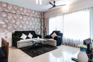 Spacious 3BHK Family Suite Near Growels Mall Next to Western Express Highway