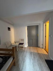 Via Slavija Hostel
