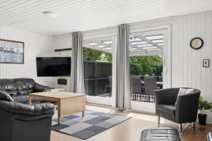 Spacious Holiday Home In Scenic Arrild