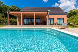 Vineyard Panorama Villa With Pool And Sauna