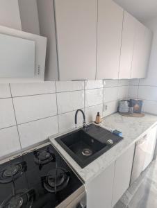 Colorful studio w Palace view | City center
