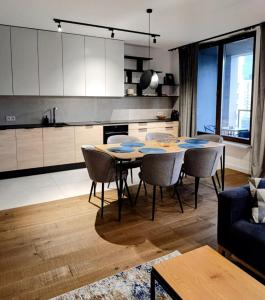 Spacious & Modern 3BR-2BA Apt