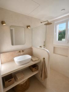 Private villa in Marbella, beach and pool