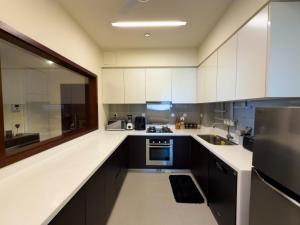 Luxury 2 bed lake and sea view at Cinnamon Life Residence