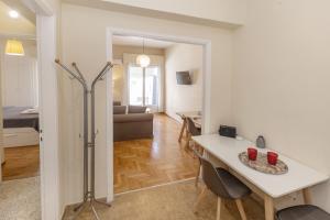 Athenian Apt with Balcony Pagkrati by GHH