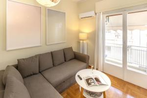 Athenian Apt with Balcony Pagkrati by GHH