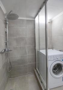 Athenian Apt with Balcony Pagkrati by GHH