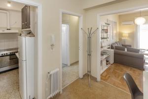 Athenian Apt with Balcony Pagkrati by GHH