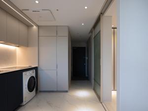 Luxurious High-end Full Option Stay 2 min walk from Seolleung station