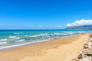 Balestrate Beach Apartment-Sunny Stay in Sicily