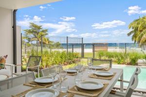 Villa Nalu - Luxury Beachfront Duplex & Pool