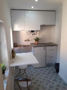 Studio apartment in the heart of Lisbon - RocktheCasbah