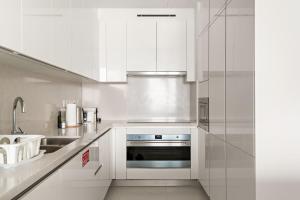Silkhaus Vacation Homes Luxe 3BR Apartment by the Canal