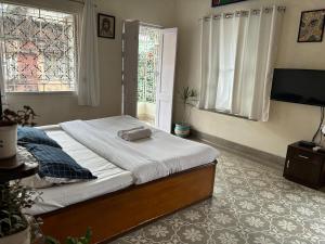 Earthy 5 Bedroom Heritage Rooms in Shared Home