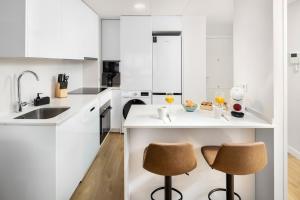 Modern Apt - Rooftop Pool Parking & Beach
