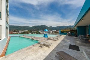 Kamala Beach Infinity Pool Apt
