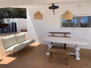 Gorgeous Beach Villla with AC pool, 300m2 from Playa Mitjorn and pool