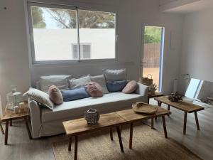 Gorgeous Beach Villla with AC pool, 300m2 from Playa Mitjorn and pool