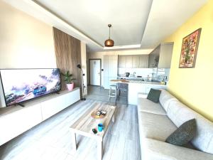 TOROS BULVAR Cozy fancy Sea view next to the Mall and near to the Beach, in the mid of Alanya Mahmutlar!