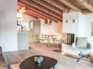 Apartment Cocoon-Laax by Interhome