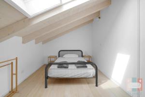 MO64 - Elegante Attico Duplex con 2 Bagni