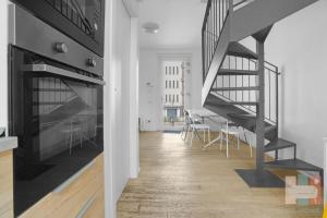 MO64 - Elegante Attico Duplex con 2 Bagni
