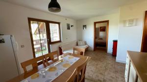 Dedina Klet - Vineyard Cottage with Mountain View