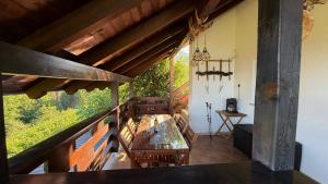 Dedina Klet - Vineyard Cottage with Mountain View
