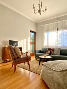 Light-filled Vredehoek spacious retreat with workspace