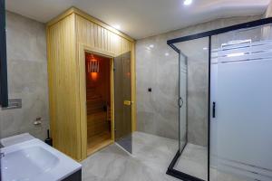 5 Minutes to Legends for 12 people Villa with Private Pool