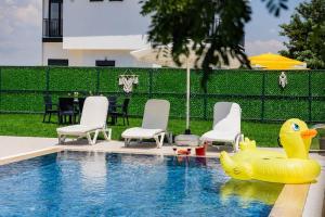 5 Minutes to Legends for 12 people Villa with Private Pool