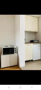 Lakis House