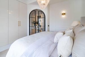 Royal Gardens Puerto Banús, 1BR Apartment with Pool