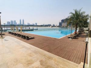 Palm Jumeirah 9th floor with Dubai skyline view