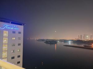Palm Jumeirah 9th floor with Dubai skyline view
