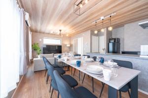 New Luxury home Free parking2 4BR 14 guests